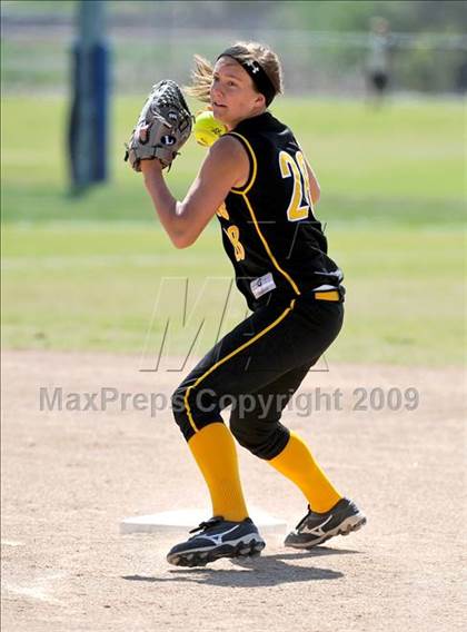 Thumbnail 2 in Rio Linda vs. Rocklin photogallery.