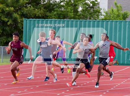 Thumbnail 1 in UIL 6A Area Championships (17 & 18) photogallery.