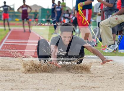 Thumbnail 2 in UIL 6A Area Championships (17 & 18) photogallery.