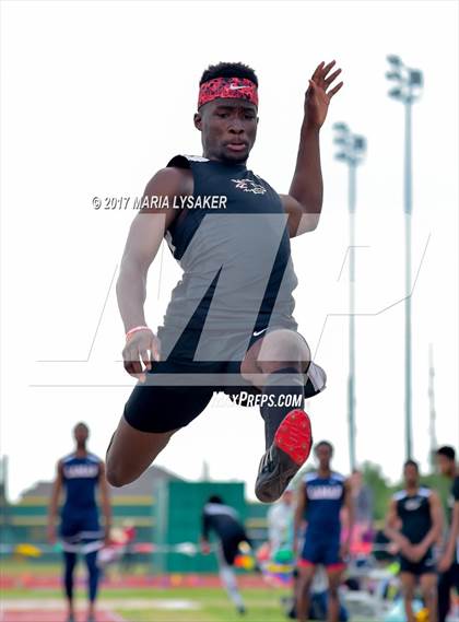 Thumbnail 2 in UIL 6A Area Championships (17 & 18) photogallery.