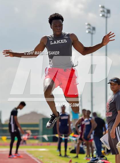 Thumbnail 2 in UIL 6A Area Championships (17 & 18) photogallery.