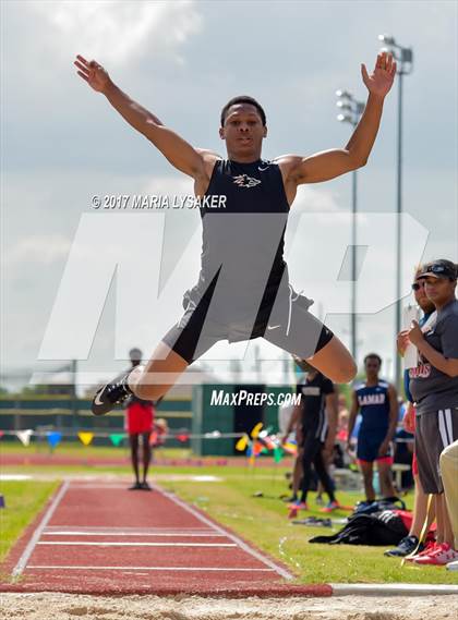 Thumbnail 2 in UIL 6A Area Championships (17 & 18) photogallery.