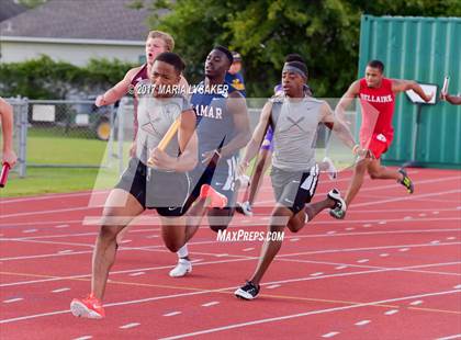 Thumbnail 2 in UIL 6A Area Championships (17 & 18) photogallery.