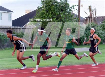 Thumbnail 2 in UIL 6A Area Championships (17 & 18) photogallery.