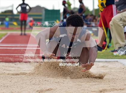 Thumbnail 3 in UIL 6A Area Championships (17 & 18) photogallery.