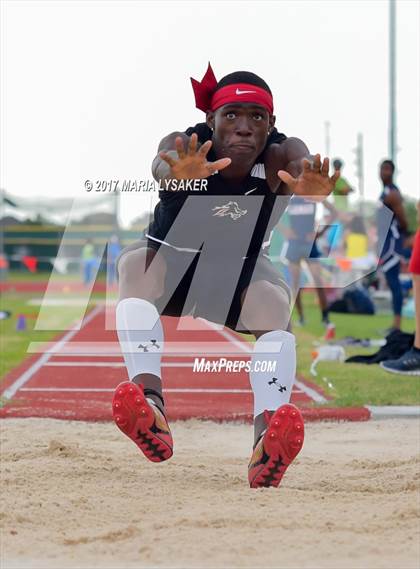 Thumbnail 1 in UIL 6A Area Championships (17 & 18) photogallery.