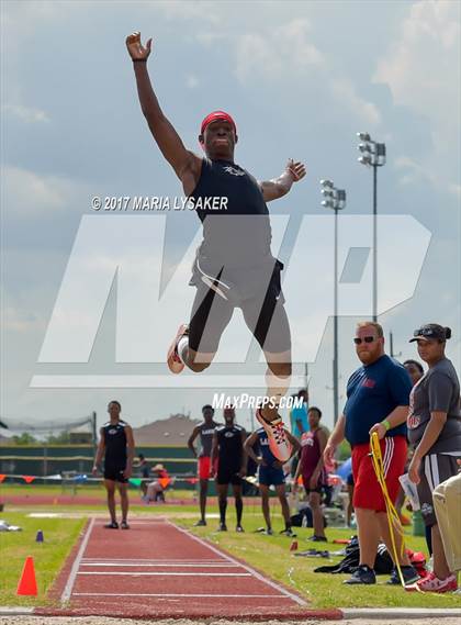 Thumbnail 1 in UIL 6A Area Championships (17 & 18) photogallery.