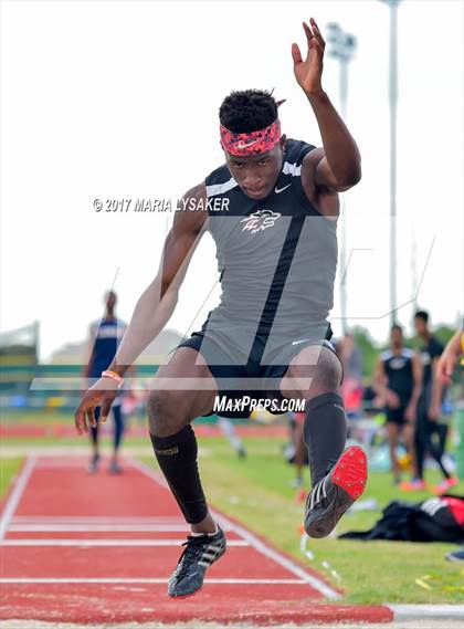 Thumbnail 3 in UIL 6A Area Championships (17 & 18) photogallery.