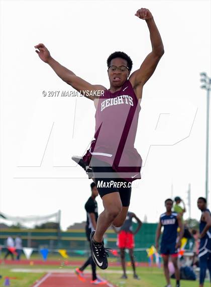 Thumbnail 2 in UIL 6A Area Championships (17 & 18) photogallery.