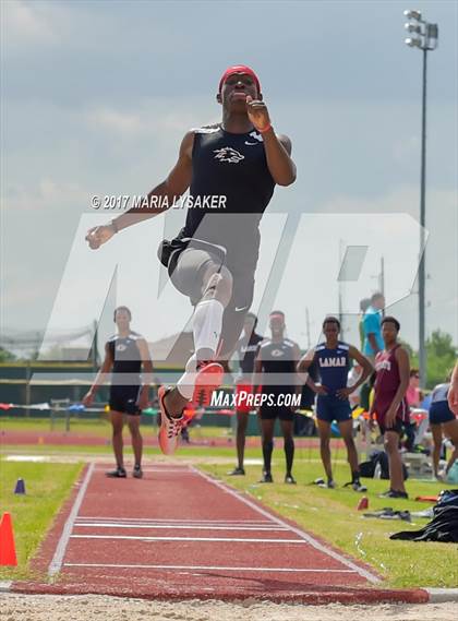 Thumbnail 3 in UIL 6A Area Championships (17 & 18) photogallery.