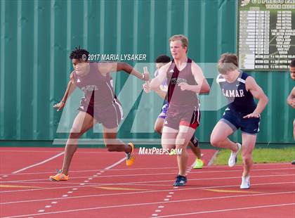 Thumbnail 2 in UIL 6A Area Championships (17 & 18) photogallery.
