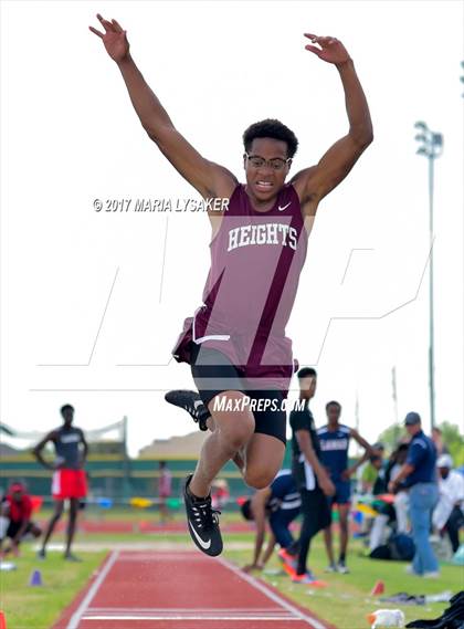 Thumbnail 3 in UIL 6A Area Championships (17 & 18) photogallery.