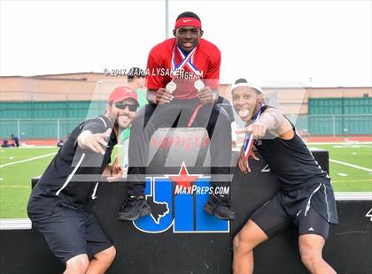 Thumbnail 2 in UIL 6A Area Championships (17 & 18) photogallery.
