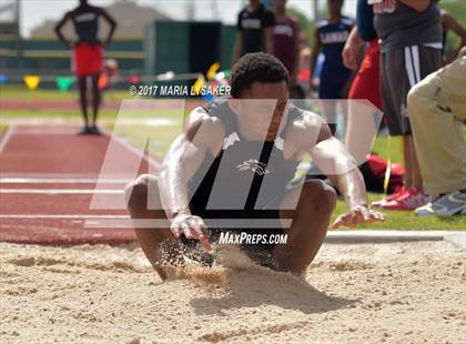 Thumbnail 3 in UIL 6A Area Championships (17 & 18) photogallery.