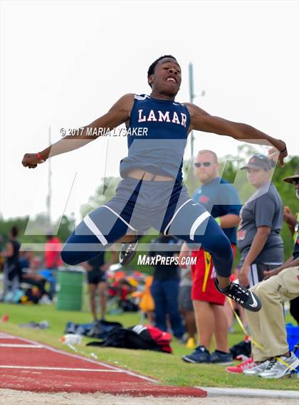 Thumbnail 2 in UIL 6A Area Championships (17 & 18) photogallery.