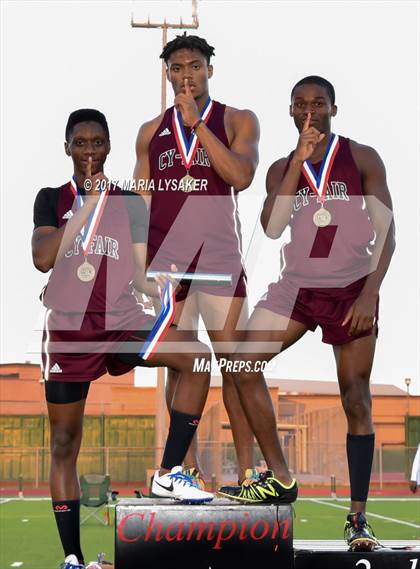 Thumbnail 3 in UIL 6A Area Championships (17 & 18) photogallery.