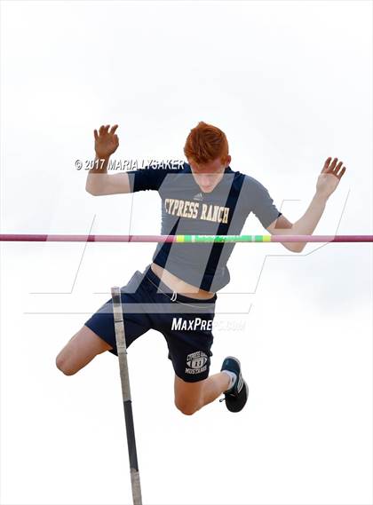 Thumbnail 1 in UIL 6A Area Championships (17 & 18) photogallery.