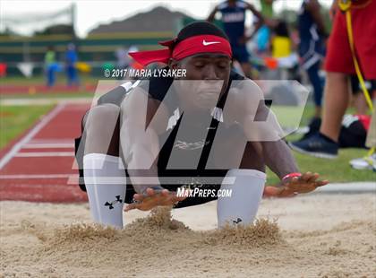 Thumbnail 2 in UIL 6A Area Championships (17 & 18) photogallery.