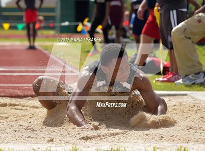 Thumbnail 1 in UIL 6A Area Championships (17 & 18) photogallery.