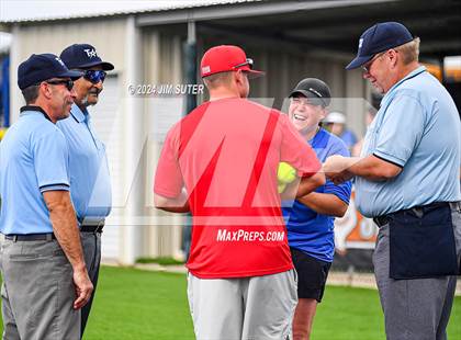 Thumbnail 3 in Burton vs Leon (UIL 2A Region IV Bi-District) photogallery.