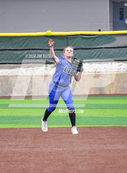 Thumbnail 1 in Burton vs Leon (UIL 2A Region IV Bi-District) photogallery.