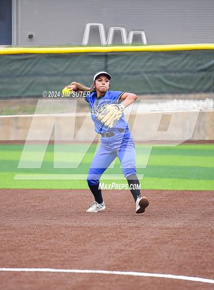 Thumbnail 1 in Burton vs Leon (UIL 2A Region IV Bi-District) photogallery.