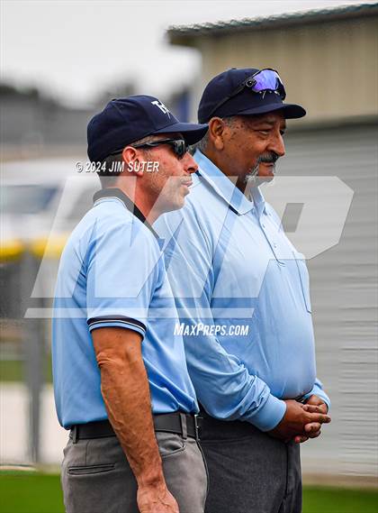 Thumbnail 1 in Burton vs Leon (UIL 2A Region IV Bi-District) photogallery.