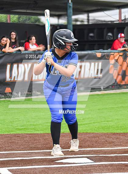 Thumbnail 3 in Burton vs Leon (UIL 2A Region IV Bi-District) photogallery.