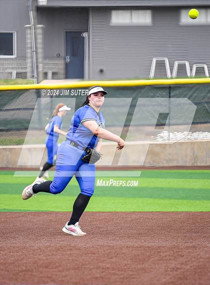 Thumbnail 3 in Burton vs Leon (UIL 2A Region IV Bi-District) photogallery.