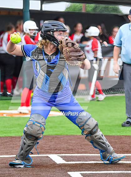 Thumbnail 3 in Burton vs Leon (UIL 2A Region IV Bi-District) photogallery.