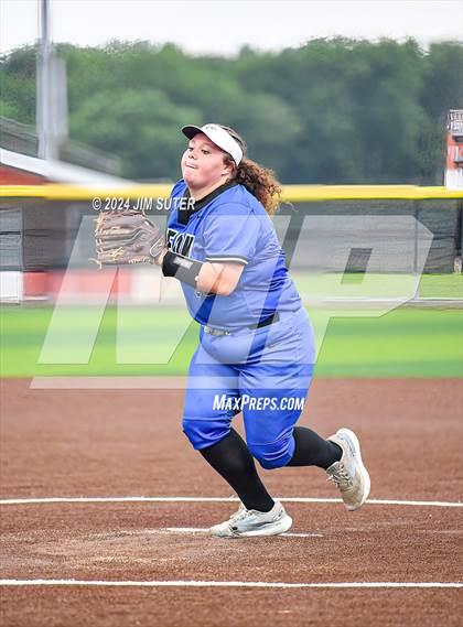 Thumbnail 3 in Burton vs Leon (UIL 2A Region IV Bi-District) photogallery.