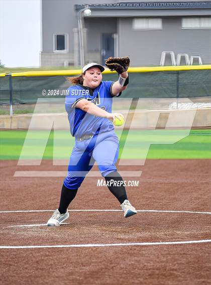 Thumbnail 3 in Burton vs Leon (UIL 2A Region IV Bi-District) photogallery.