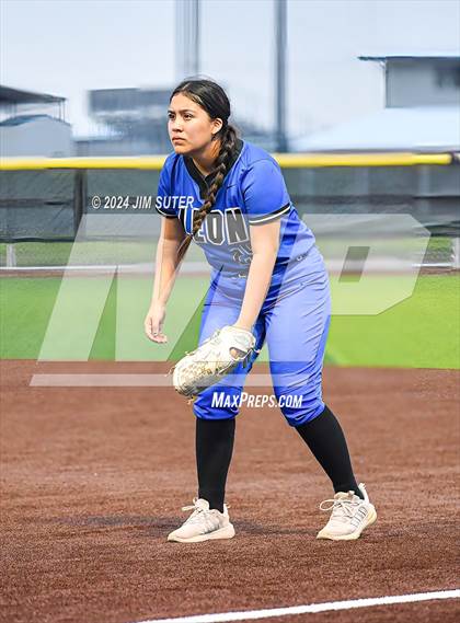 Thumbnail 1 in Burton vs Leon (UIL 2A Region IV Bi-District) photogallery.