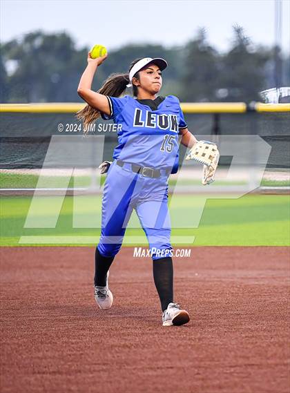 Thumbnail 3 in Burton vs Leon (UIL 2A Region IV Bi-District) photogallery.