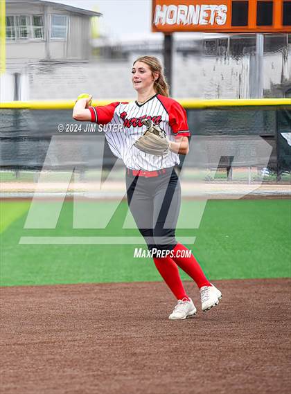 Thumbnail 3 in Burton vs Leon (UIL 2A Region IV Bi-District) photogallery.