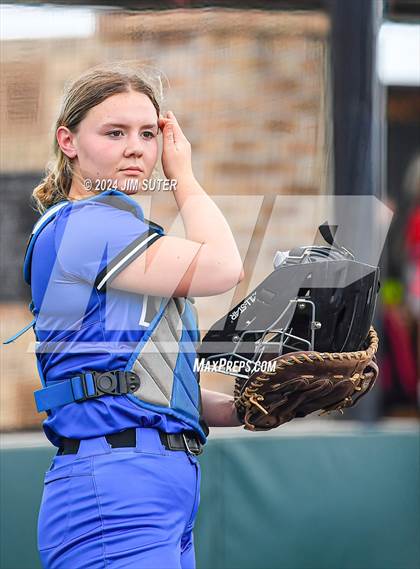 Thumbnail 3 in Burton vs Leon (UIL 2A Region IV Bi-District) photogallery.