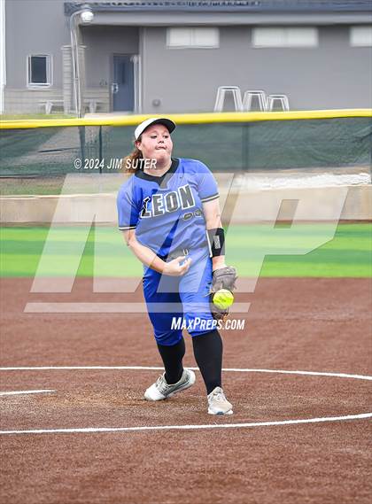 Thumbnail 3 in Burton vs Leon (UIL 2A Region IV Bi-District) photogallery.