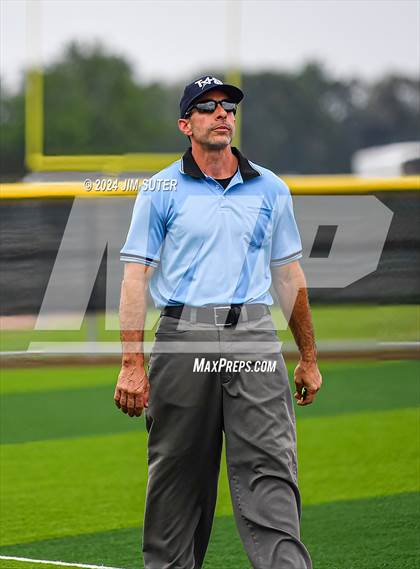 Thumbnail 3 in Burton vs Leon (UIL 2A Region IV Bi-District) photogallery.