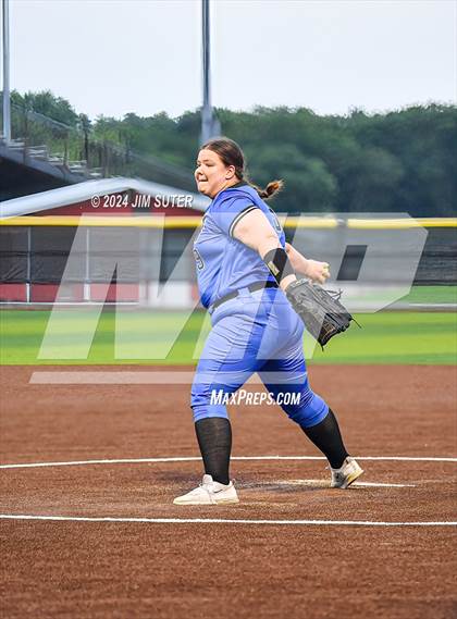 Thumbnail 3 in Burton vs Leon (UIL 2A Region IV Bi-District) photogallery.