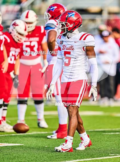 Thumbnail 2 in The Woodlands vs. Duncanville (UIL 6A D1 Football Regional) photogallery.