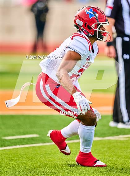 Thumbnail 2 in The Woodlands vs. Duncanville (UIL 6A D1 Football Regional) photogallery.