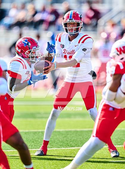 Thumbnail 2 in The Woodlands vs. Duncanville (UIL 6A D1 Football Regional) photogallery.