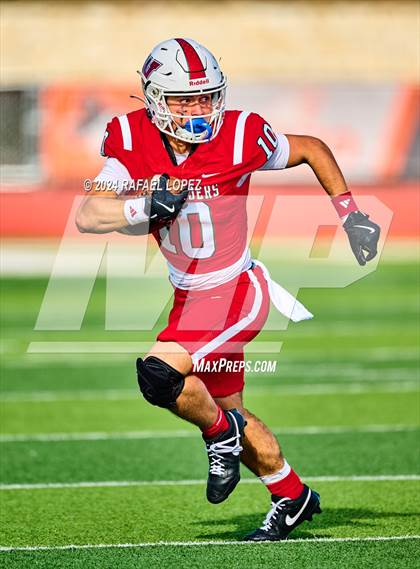 Thumbnail 3 in The Woodlands vs. Duncanville (UIL 6A D1 Football Regional) photogallery.