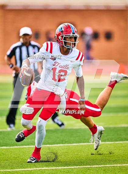 Thumbnail 3 in The Woodlands vs. Duncanville (UIL 6A D1 Football Regional) photogallery.