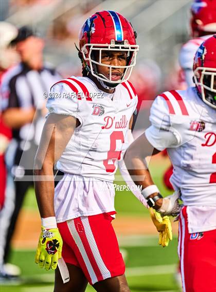 Thumbnail 1 in The Woodlands vs. Duncanville (UIL 6A D1 Football Regional) photogallery.