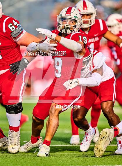 Thumbnail 3 in The Woodlands vs. Duncanville (UIL 6A D1 Football Regional) photogallery.