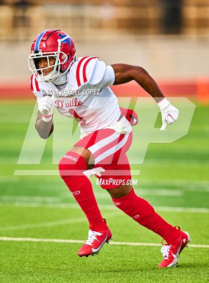 Thumbnail 3 in The Woodlands vs. Duncanville (UIL 6A D1 Football Regional) photogallery.