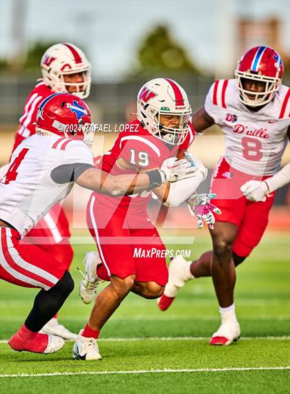Thumbnail 2 in The Woodlands vs. Duncanville (UIL 6A D1 Football Regional) photogallery.