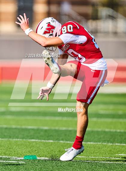 Thumbnail 3 in The Woodlands vs. Duncanville (UIL 6A D1 Football Regional) photogallery.