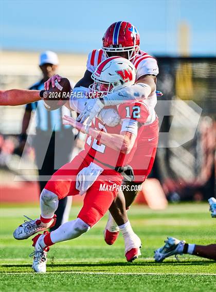 Thumbnail 1 in The Woodlands vs. Duncanville (UIL 6A D1 Football Regional) photogallery.